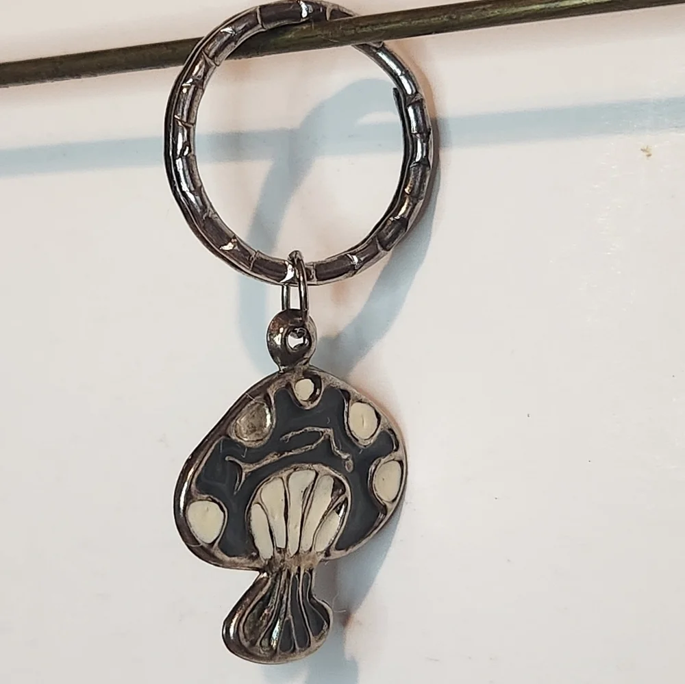 2” Unbranded Silver and Dark Grey Mushroom Keychain